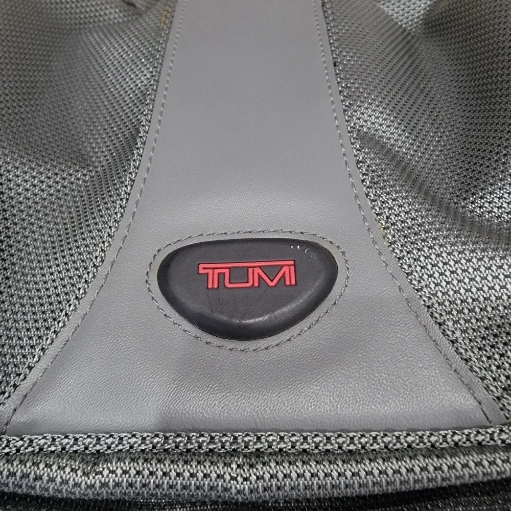 Tumi Men's Nylon with Leather Trim Hanging Toiletry Shaving Zip Bag Gray